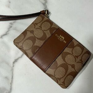 Coach Corner Zip Wristlet In Signature Canvas Wallet